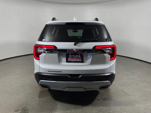 White Frost Tricoat 2023 GMC Acadia SLT