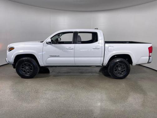 Super White 2017 Toyota Tacoma SR5