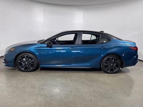 Ocean Gem/Midnight Black Metallic 2026 Toyota Camry XSE