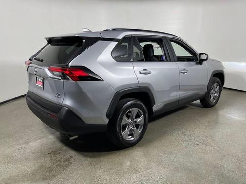 2025 Toyota RAV4 Hybrid SE