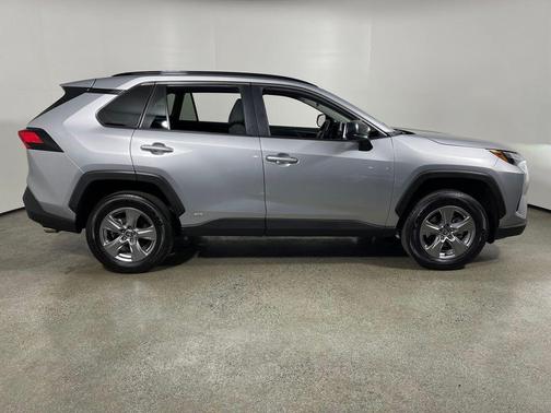 2025 Toyota RAV4 Hybrid SE