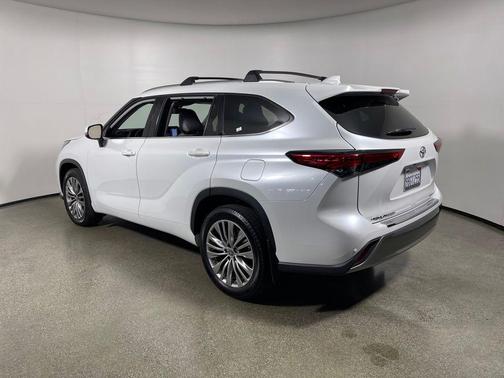 Wind Chill Pearl 2022 Toyota Highlander Platinum