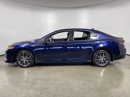 2021 Toyota Camry Hybrid XLE