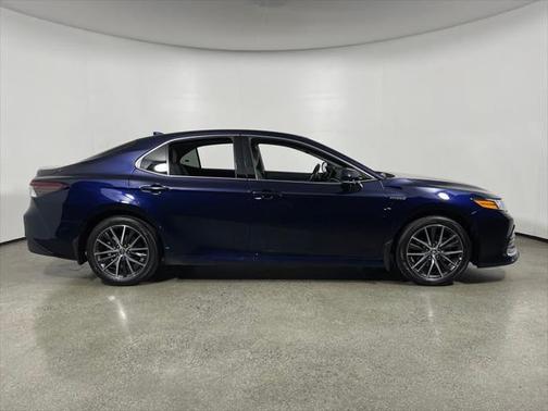 2021 Toyota Camry Hybrid XLE