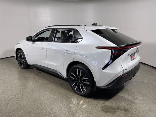 Wind Chill Pearl 2026 Toyota bZ Limited