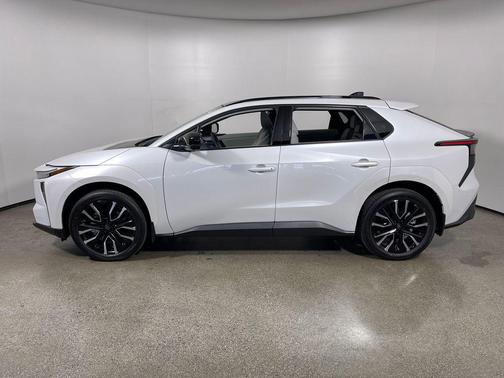 Wind Chill Pearl 2026 Toyota bZ Limited