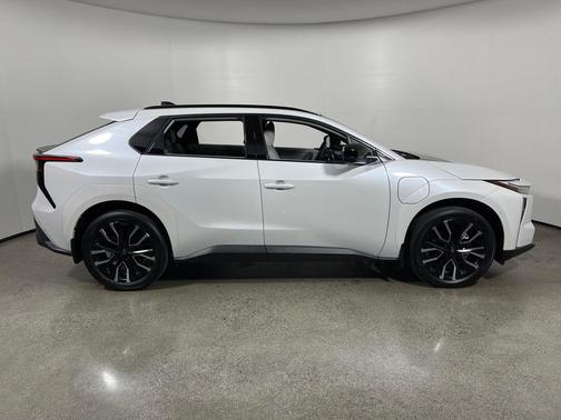 Wind Chill Pearl 2026 Toyota bZ Limited