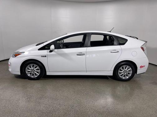 Super White 2015 Toyota Prius Plug-in Base