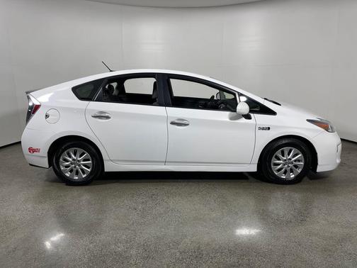 Super White 2015 Toyota Prius Plug-in Base