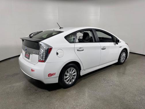 Super White 2015 Toyota Prius Plug-in Base