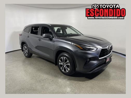 Magnetic Gray Metallic 2024 Toyota Highlander XLE