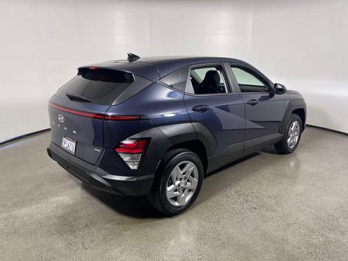 2025 Hyundai KONA SE