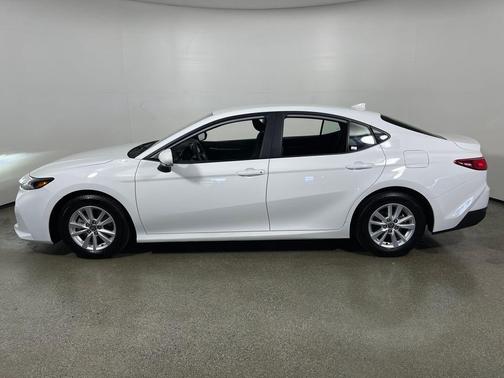 Ice 2025 Toyota Camry LE