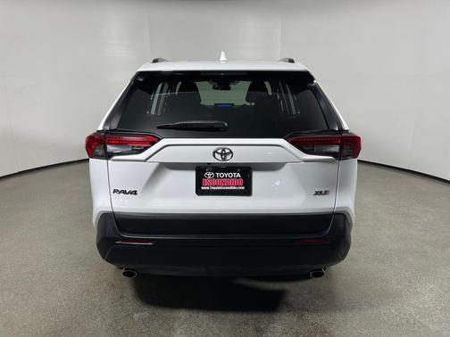 Ice Cap 2024 Toyota RAV4 XLE