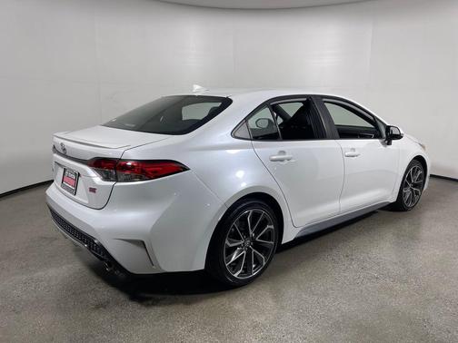 Wind Chill Pearl 2022 Toyota Corolla SE