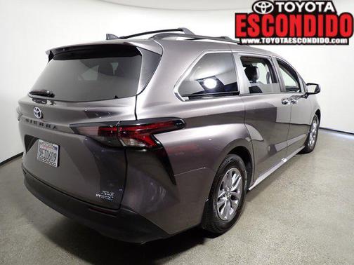 2023 Toyota Sienna XLE 7 Passenger
