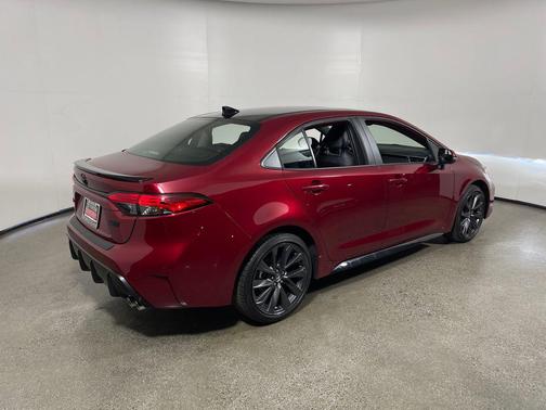 Ruby Flare Pearl/Midnight Black Metallic 2026 Toyota Corolla XSE