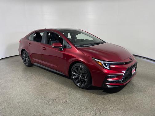 Ruby Flare Pearl/Midnight Black Metallic 2026 Toyota Corolla XSE