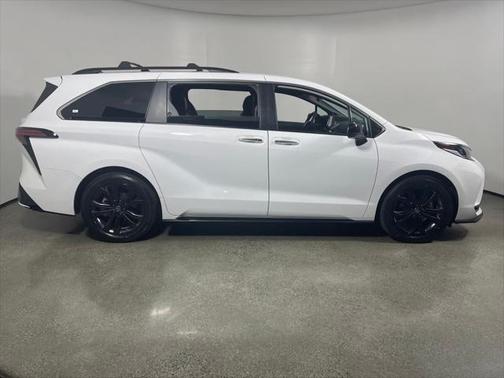 2022 Toyota Sienna XSE 7 Passenger
