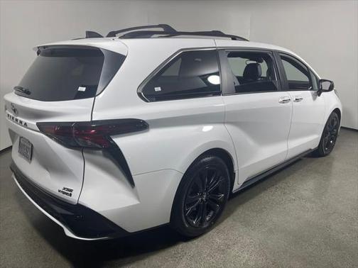 2022 Toyota Sienna XSE 7 Passenger