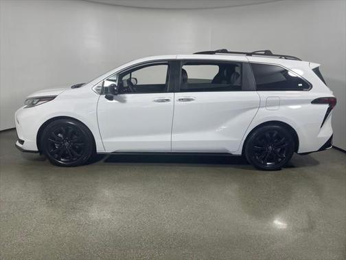 2022 Toyota Sienna XSE 7 Passenger
