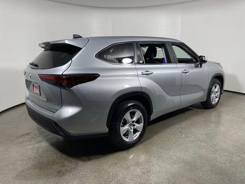 2025 Toyota Highlander LE