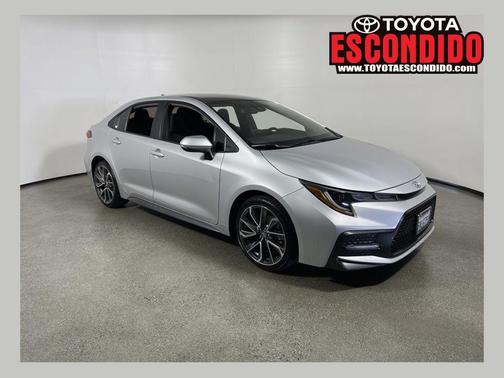 Classic Silver Metallic w/Black Sand Pearl Roof 2022 Toyota Corolla SE
