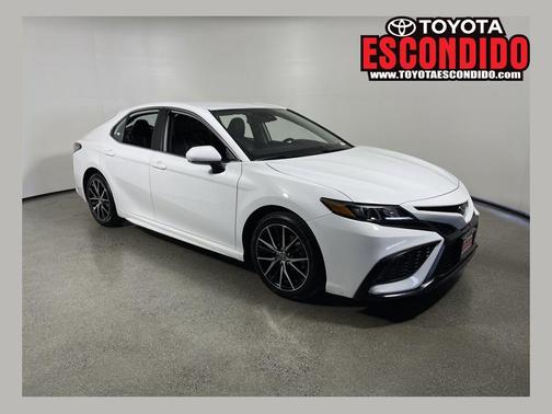 Ice Cap 2023 Toyota Camry SE