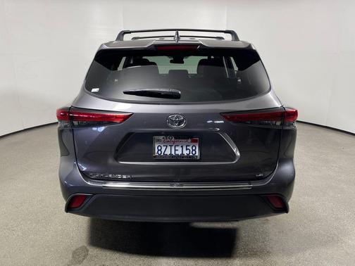 Magnetic Gray Metallic 2022 Toyota Highlander LE