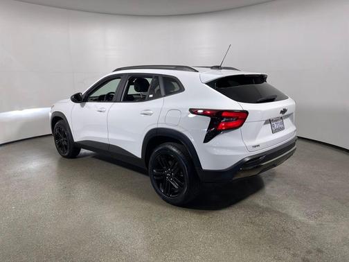 Summit White 2024 Chevrolet Trax FWD ACTIV