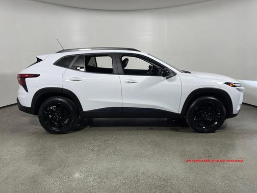 Summit White 2024 Chevrolet Trax FWD ACTIV