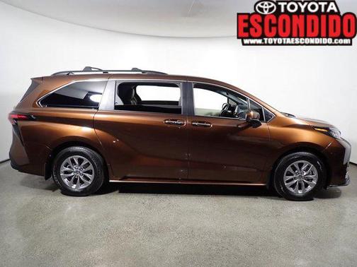 2022 Toyota Sienna XLE 7 Passenger