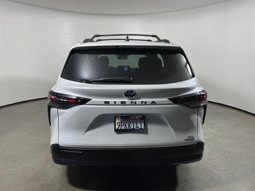 Wind Chill Pearl 2024 Toyota Sienna XLE