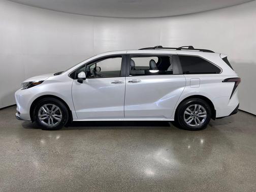 Wind Chill Pearl 2024 Toyota Sienna XLE