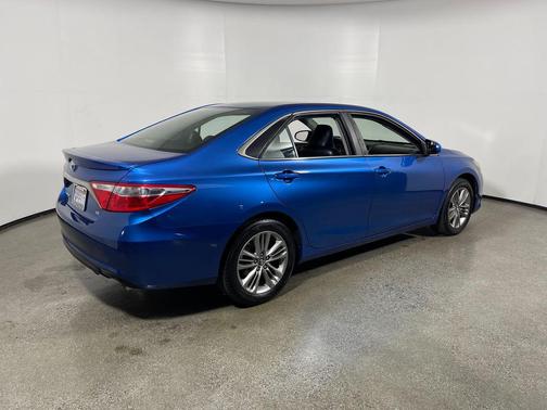 Blue Streak Metallic 2017 Toyota Camry SE