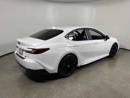 Ice Cap 2025 Toyota Camry SE