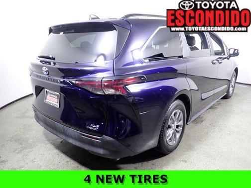 2024 Toyota Sienna XLE 8 Passenger