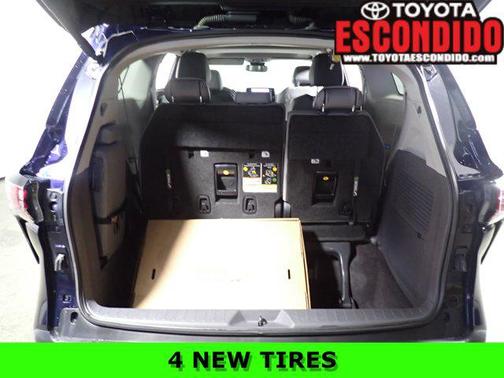 2024 Toyota Sienna XLE 8 Passenger