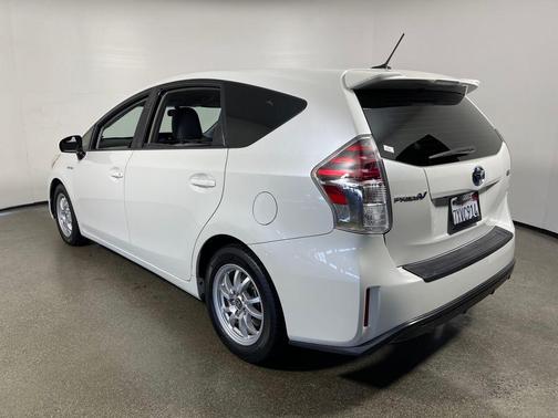 2017 Toyota Prius v Three