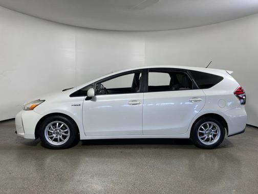 2017 Toyota Prius v Three