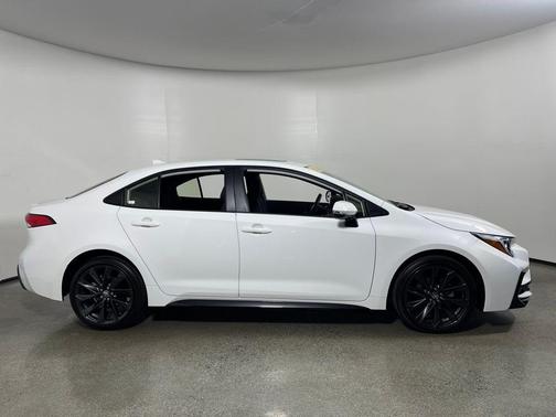 2024 Toyota Corolla Hybrid SE