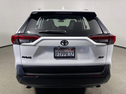 Ice Cap 2025 Toyota RAV4 XLE