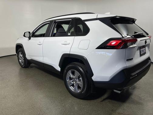 Ice Cap 2025 Toyota RAV4 XLE