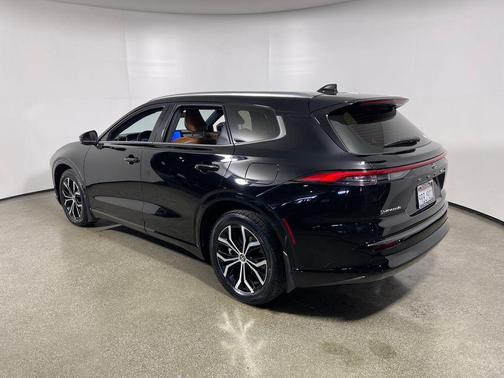 Black 2025 Toyota Crown Signia XLE