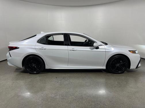 Wind Chill Pearl 2024 Toyota Camry XSE
