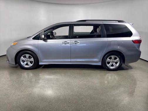 2018 Toyota Sienna LE