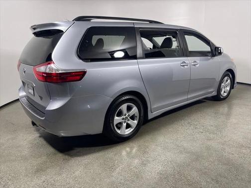 2018 Toyota Sienna LE