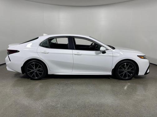 Super White 2021 Toyota Camry SE