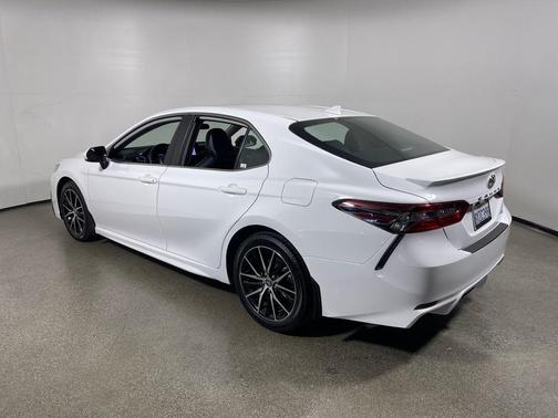 Super White 2021 Toyota Camry SE