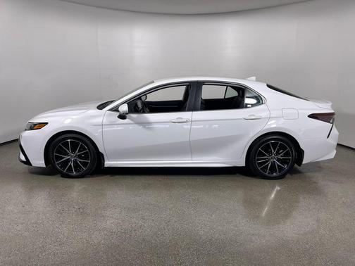 Super White 2021 Toyota Camry SE